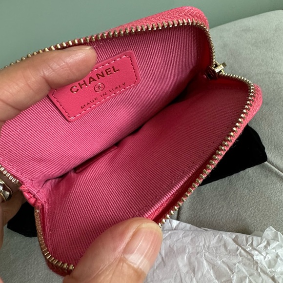 Chanel Zipped Card holder - Picture 4 of 6